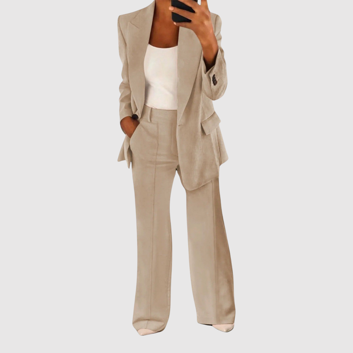 Виктория – Класически гащеризон с модерен крой