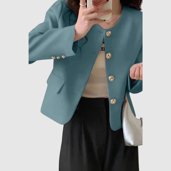 Габриела – Кратък блейзър с минималистична елегантност