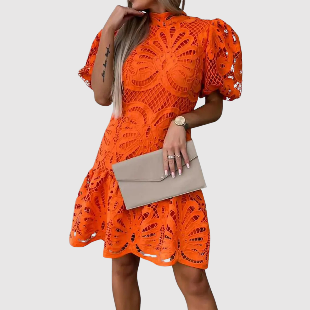 Лилия – Къса рокля от дантела с елегантни детайли