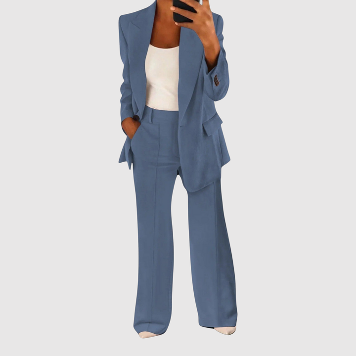 Виктория – Класически гащеризон с модерен крой