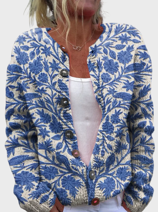 Adīta veste ar ziedu rakstu