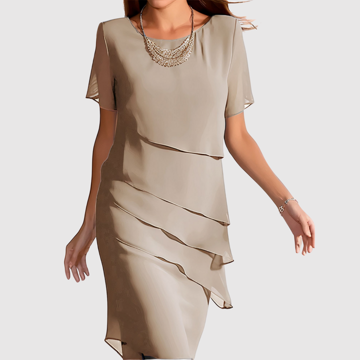 Лилия – Елегантна рокля с дизайн на слоеве