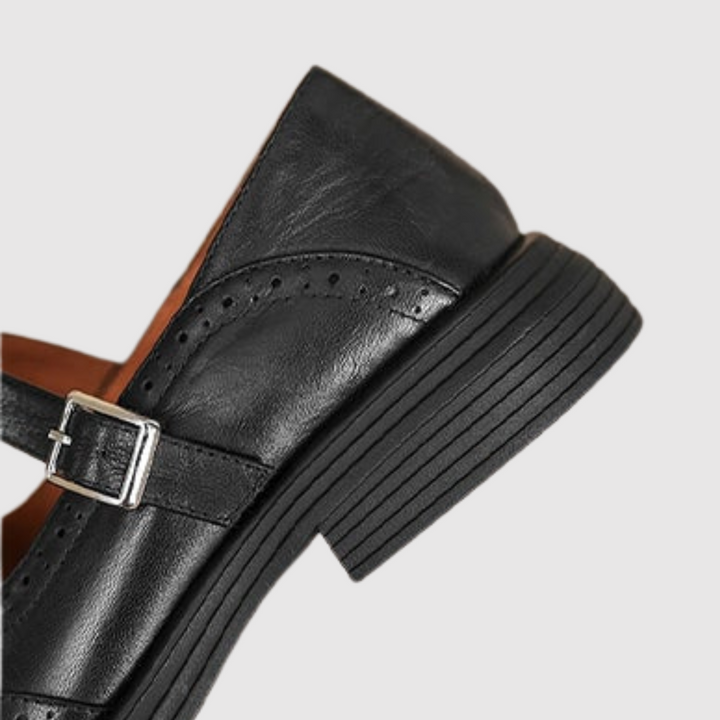 Йоана - Класически дамски обувки с стилни детайли