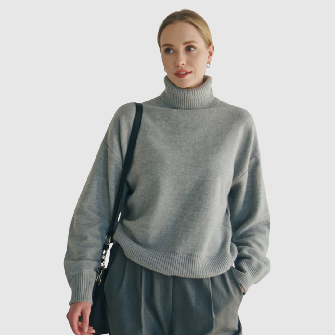Клара - Мек пуловер с висока яка