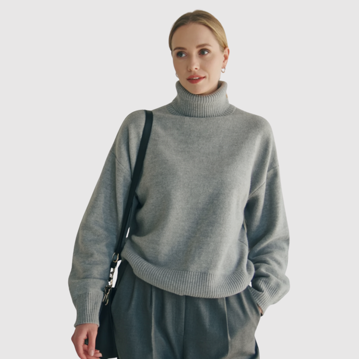 Клара - Мек пуловер с висока яка