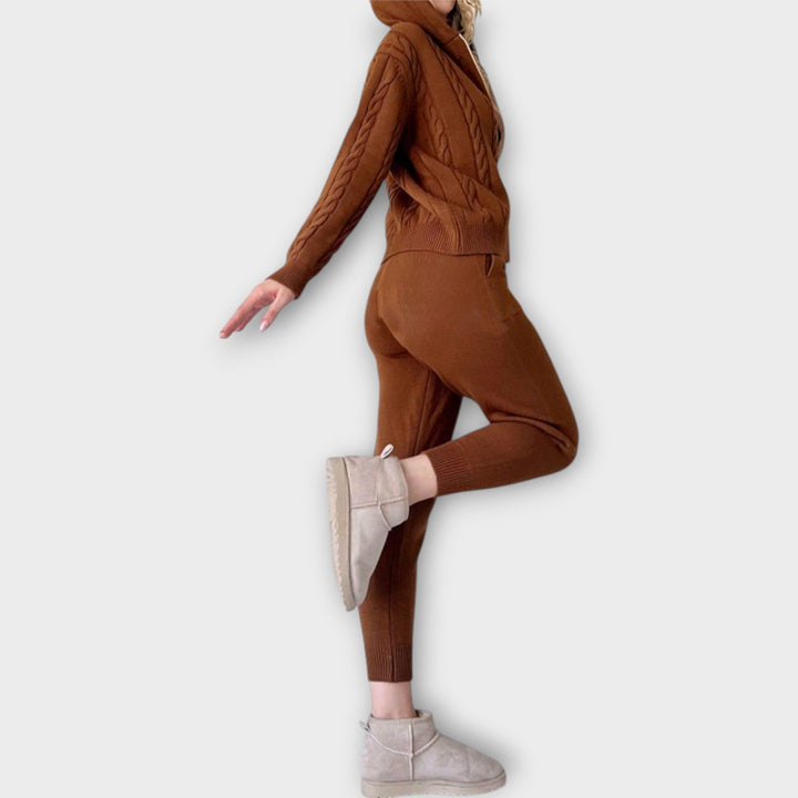 Laura - Adīta komplekts ar kapuci un kardigānu