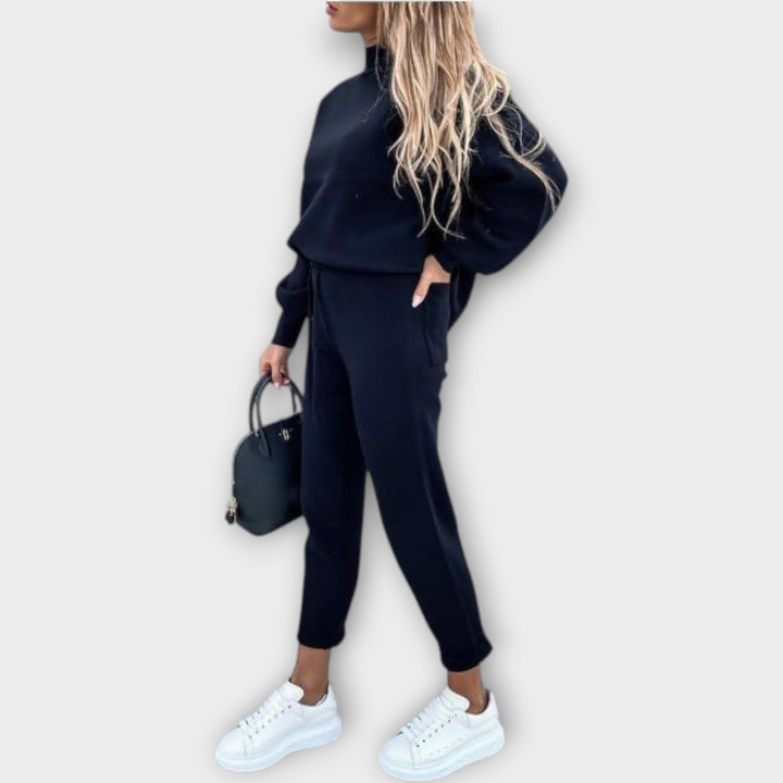 Una - Komplekts ar ērtu piegulšanu un nesensto rafinētumu