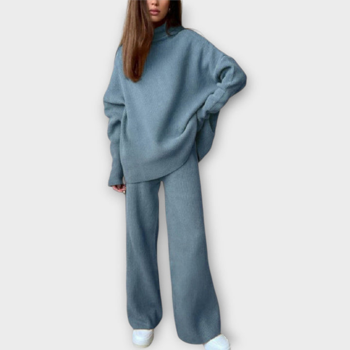 Signe - Adīts komplekts ar brīvu piegriezumu un minimālistisku dizainu