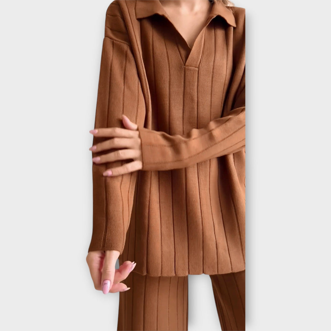 Aija - Komplekts ar brīvu griezumu un minimālistisku stilu