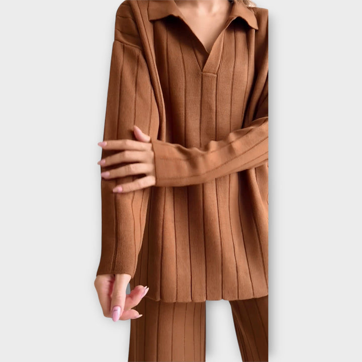 Aija - Komplekts ar brīvu griezumu un minimālistisku stilu