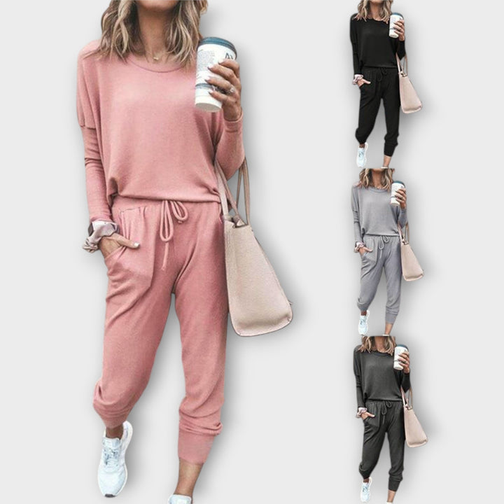 Elza - Atpūtas komplekts ar brīvu piegriezumu un minimālistisku estētiku