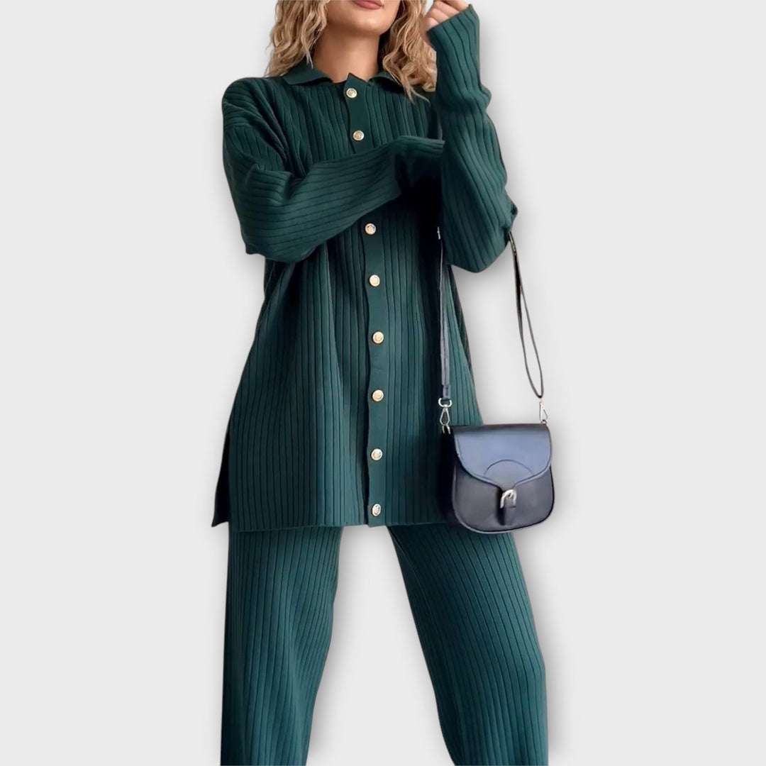 Alise - Komplekts ar detaļām un elegantu griezumu