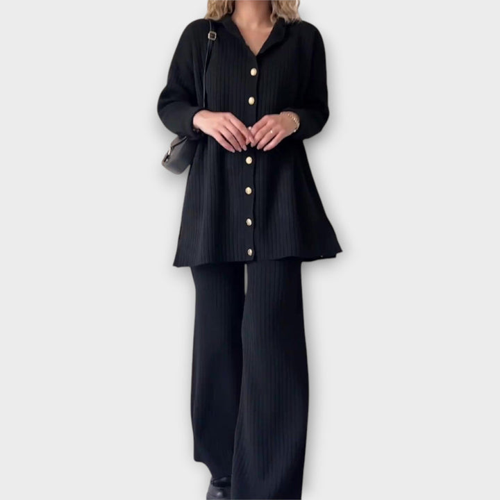 Alise - Komplekts ar detaļām un elegantu griezumu