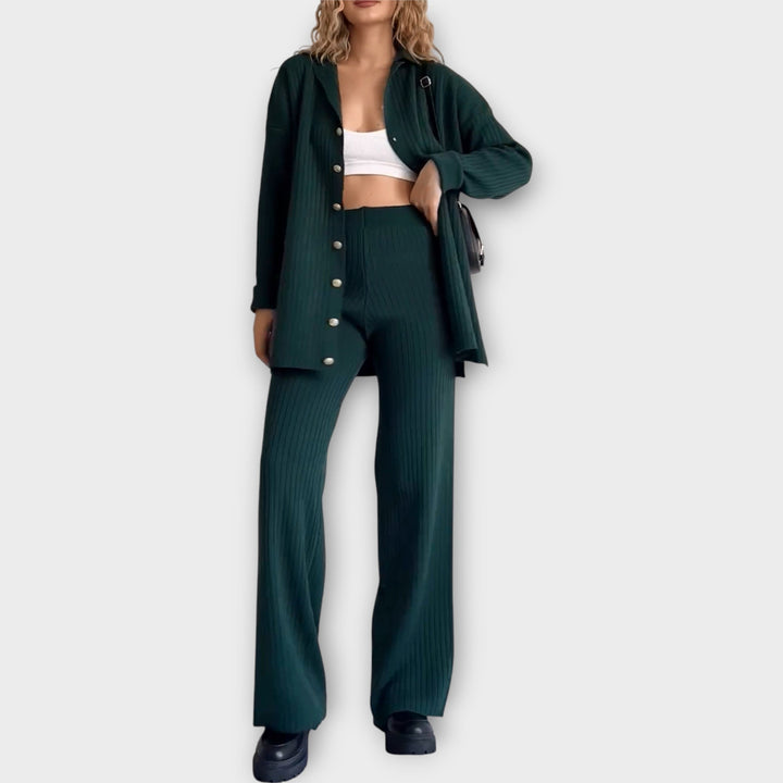 Alise - Komplekts ar detaļām un elegantu griezumu