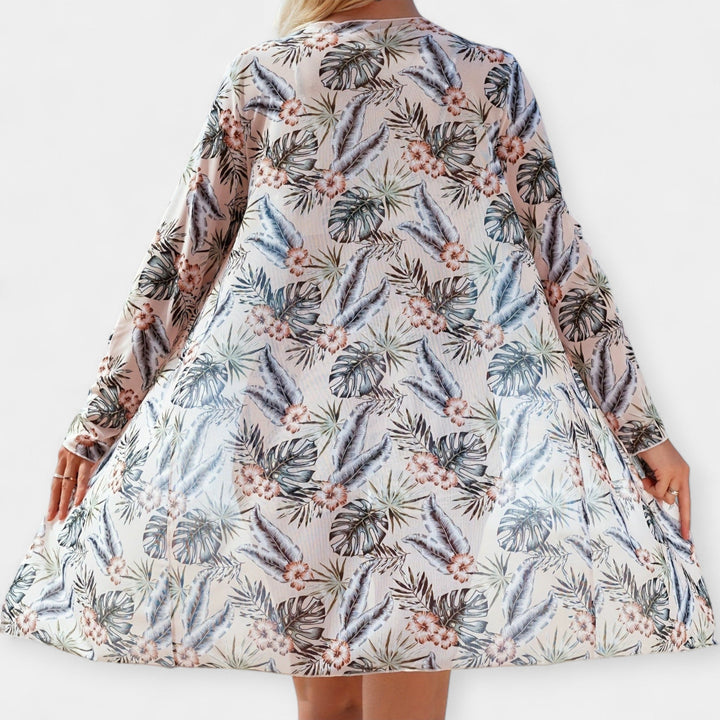 Augsta vidukļa bikini un pludmales apģērbi