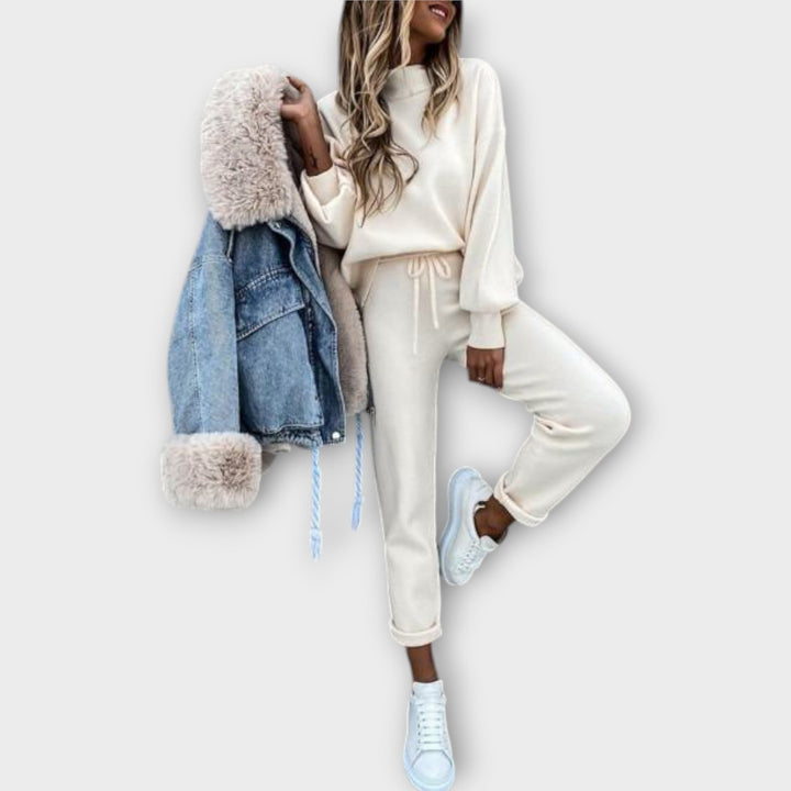 Una - Komplekts ar ērtu piegulšanu un nesensto rafinētumu