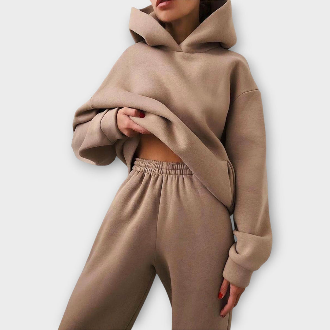 Ieva - Komplekts ar kapuci un mūsdienīgu komfortu