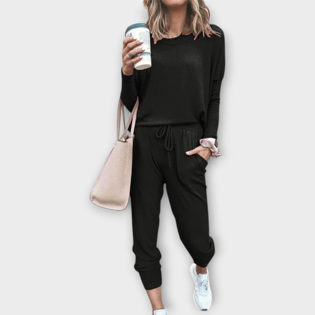 Elza - Atpūtas komplekts ar brīvu piegriezumu un minimālistisku estētiku