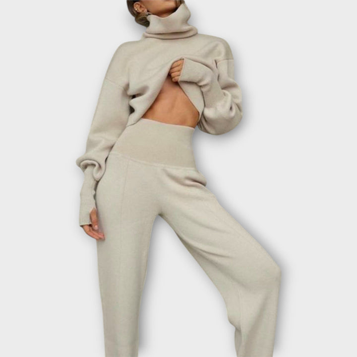 Sabīne - Adīts komplekts ar golfu un brīvu piegriezumu